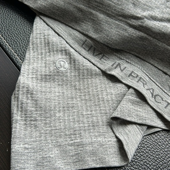 Lululemon Metal Vent Tech Long Sleeve Shirt Mens Gray Live in Practice Sz L - Picture 11 of 11